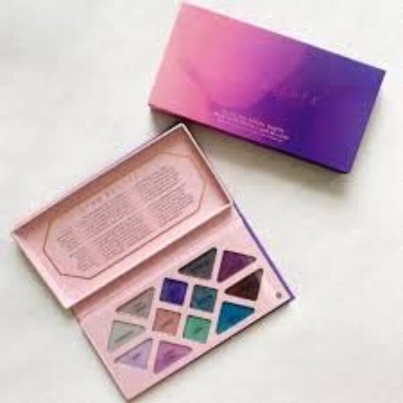 ĀTHR Moonlight Crystal Eyeshadow Palette | 12 Shades | Clean, Organic, Vegan - Picture 3 of 4